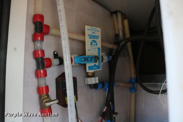 image for item EO9841 2000 Fleetwood Bounder  RV