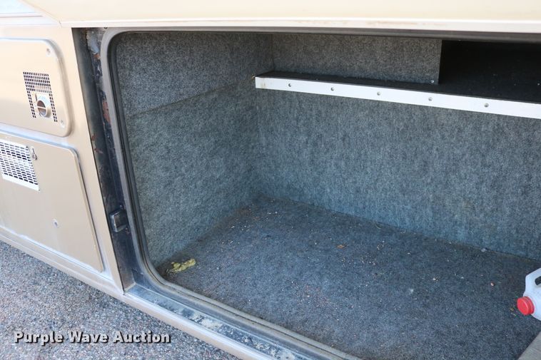 image for item EO9841 2000 Fleetwood Bounder  RV