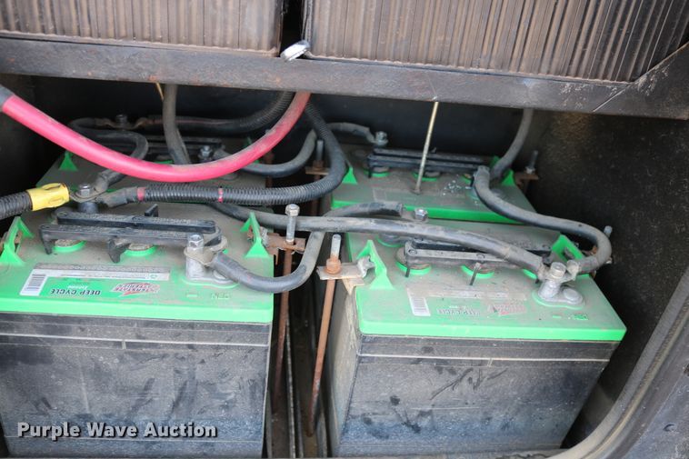 image for item EO9841 2000 Fleetwood Bounder  RV