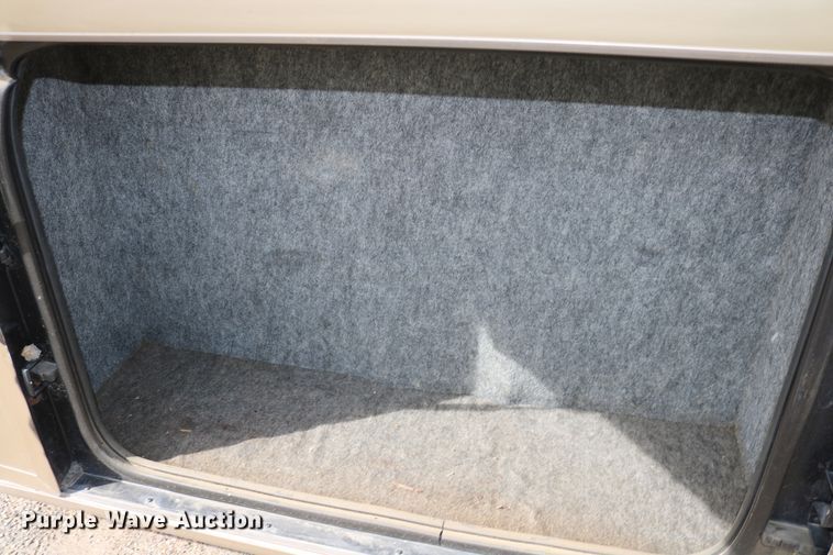 image for item EO9841 2000 Fleetwood Bounder  RV