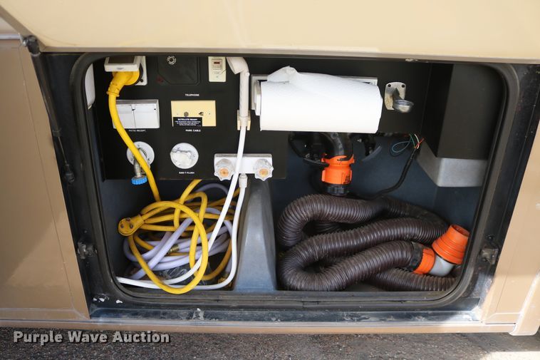 image for item EO9841 2000 Fleetwood Bounder  RV