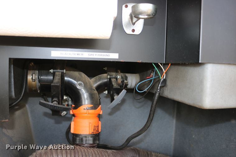 image for item EO9841 2000 Fleetwood Bounder  RV