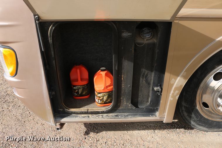 image for item EO9841 2000 Fleetwood Bounder  RV