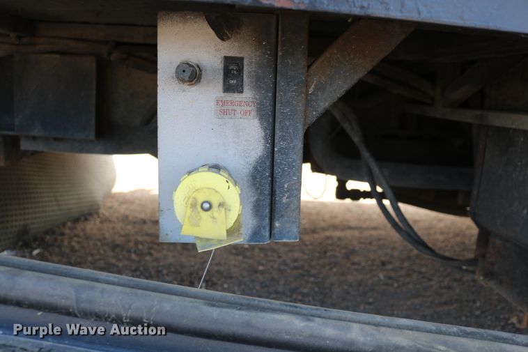 image for item EO9841 2000 Fleetwood Bounder  RV