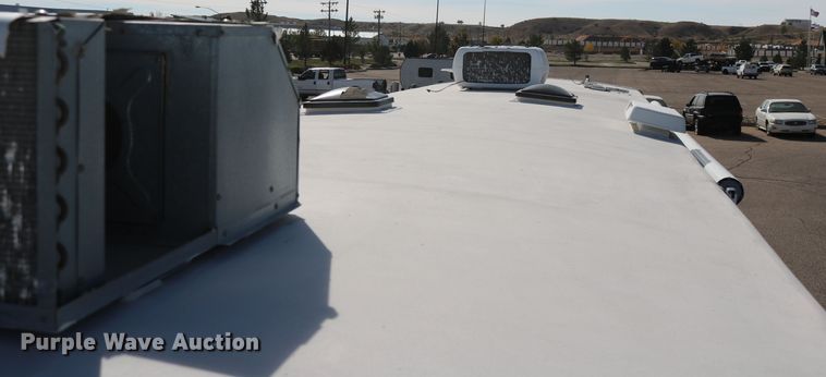 image for item EO9841 2000 Fleetwood Bounder  RV