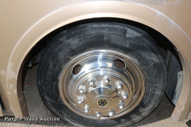 image for item EO9841 2000 Fleetwood Bounder  RV