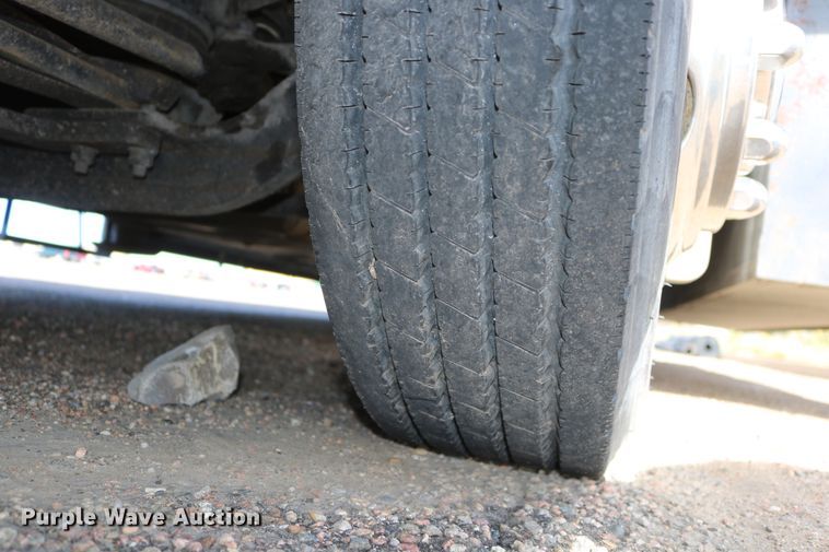 image for item EO9841 2000 Fleetwood Bounder  RV