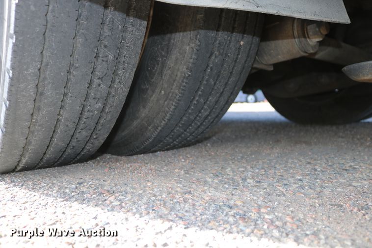 image for item EO9841 2000 Fleetwood Bounder  RV