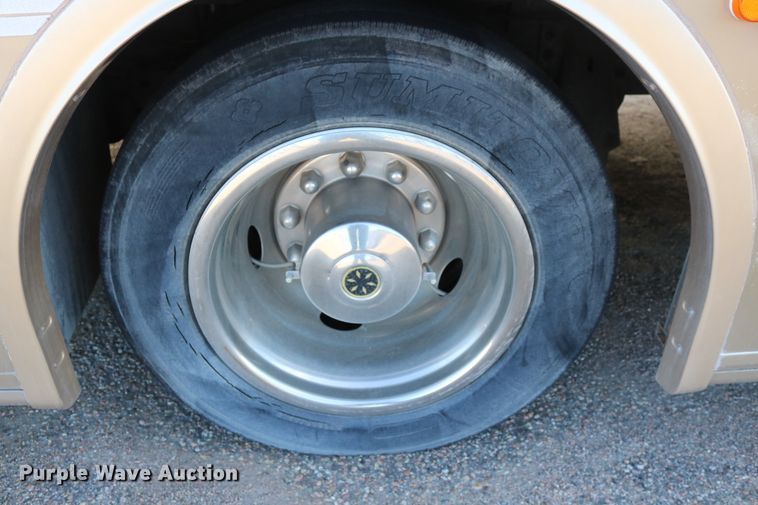 image for item EO9841 2000 Fleetwood Bounder  RV