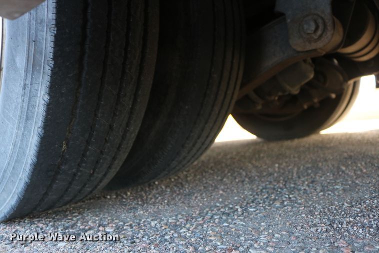 image for item EO9841 2000 Fleetwood Bounder  RV