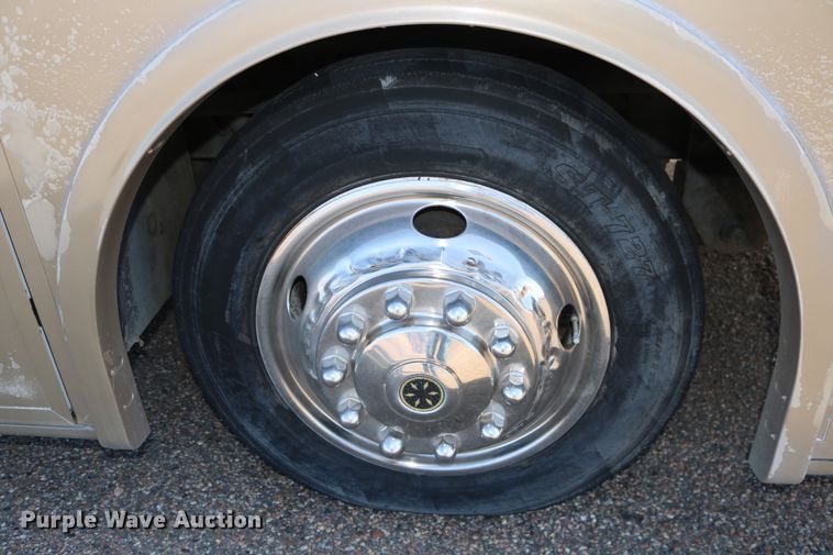 image for item EO9841 2000 Fleetwood Bounder  RV