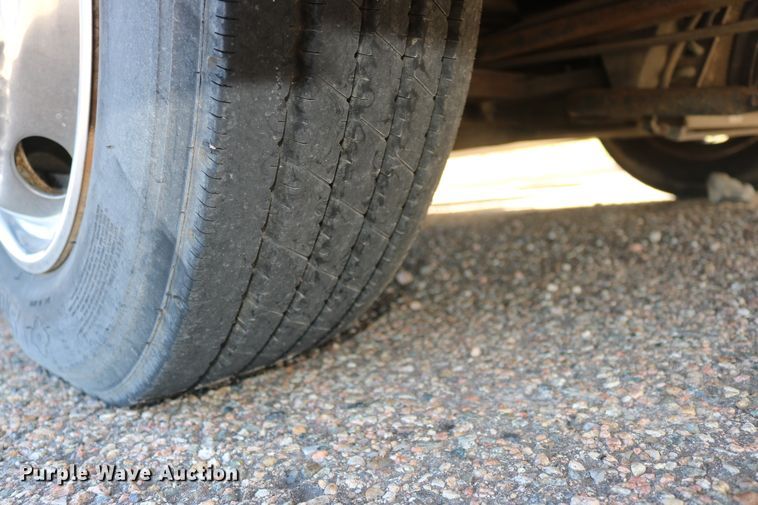 image for item EO9841 2000 Fleetwood Bounder  RV