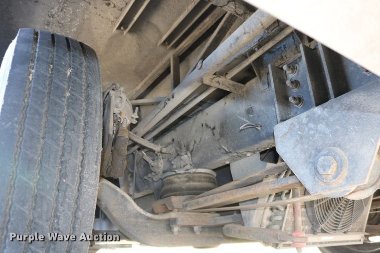 image for item EO9841 2000 Fleetwood Bounder  RV