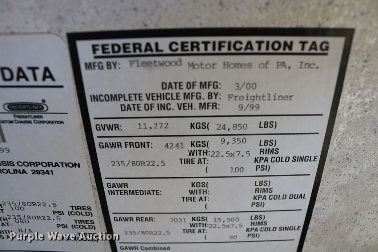 image for item EO9841 2000 Fleetwood Bounder  RV