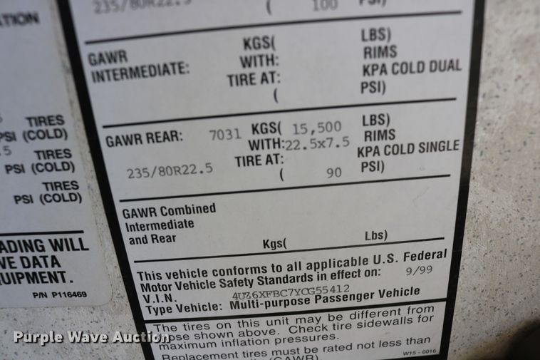 image for item EO9841 2000 Fleetwood Bounder  RV