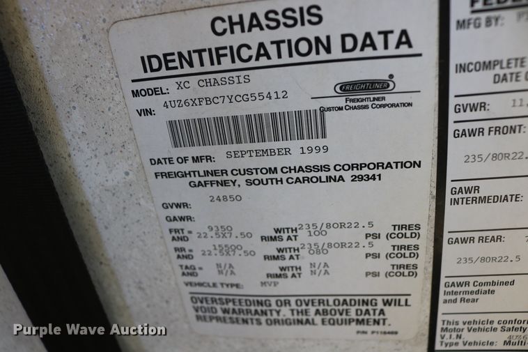 image for item EO9841 2000 Fleetwood Bounder  RV