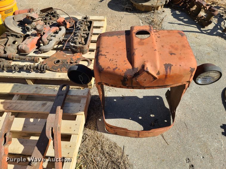 image for item FB9344 1957 Allis Chalmers D14 tractor parts