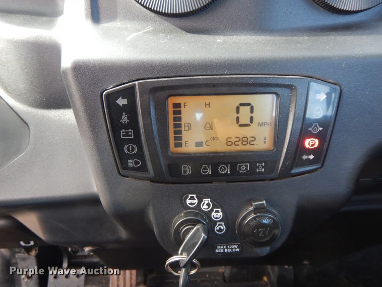 image for item FG9632 2017 Kubota RTV X1100C  utility vehicle