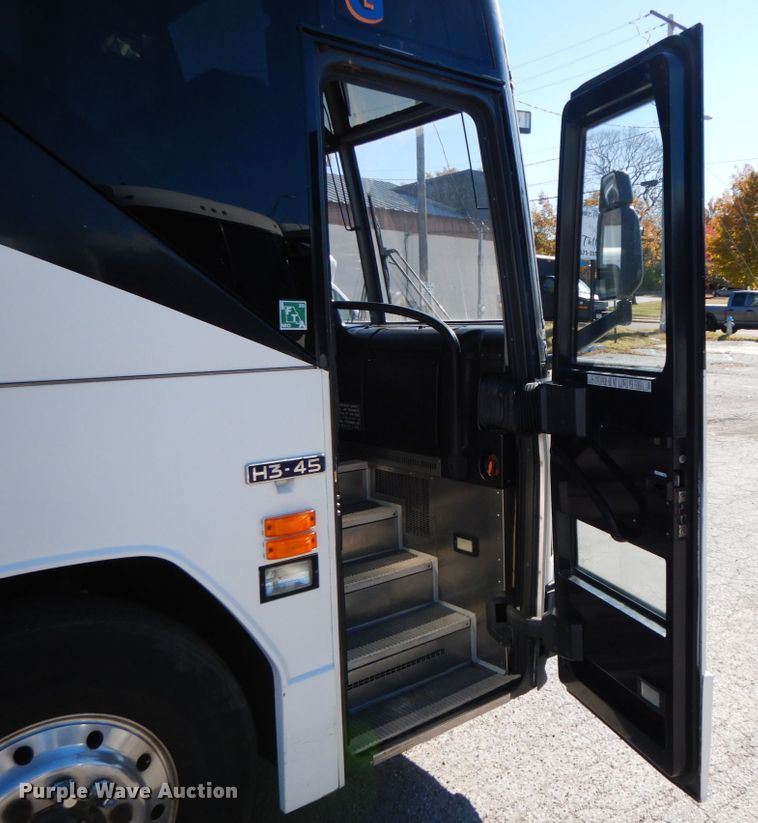 image for item FG9656 2000 Prevost H3-45  coach bus
