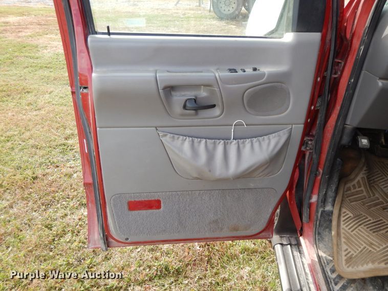 image for item FG9668 1998 Ford Club Wagon XLT  van