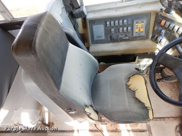 image for item FG9674 1999 International 3800  school bus