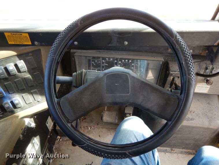 image for item FG9674 1999 International 3800  school bus