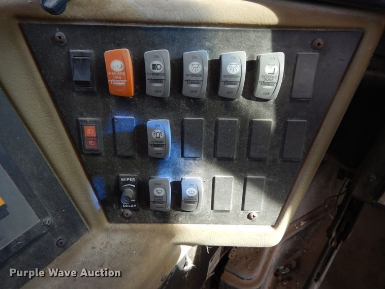 image for item FG9674 1999 International 3800  school bus