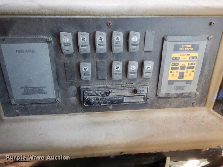 image for item FG9674 1999 International 3800  school bus