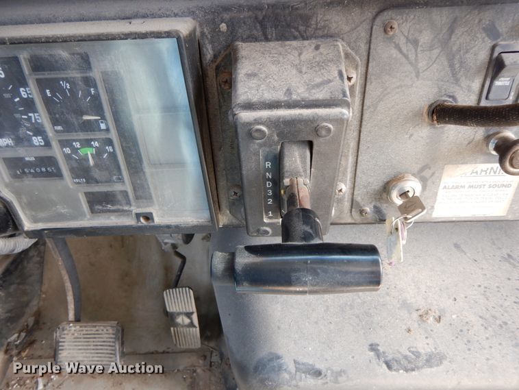 image for item FG9674 1999 International 3800  school bus