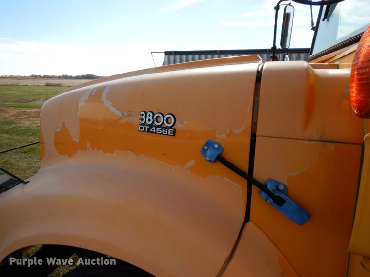 image for item FG9674 1999 International 3800  school bus