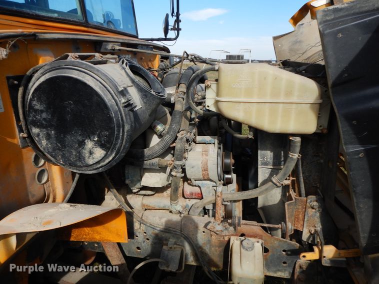 image for item FG9674 1999 International 3800  school bus