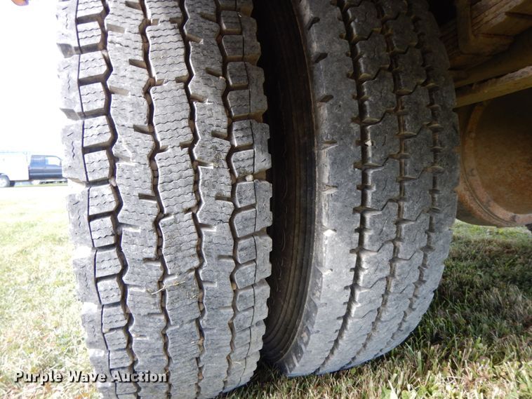 image for item FG9674 1999 International 3800  school bus