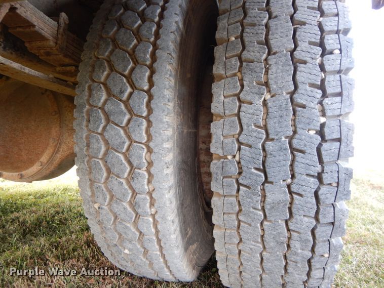 image for item FG9674 1999 International 3800  school bus