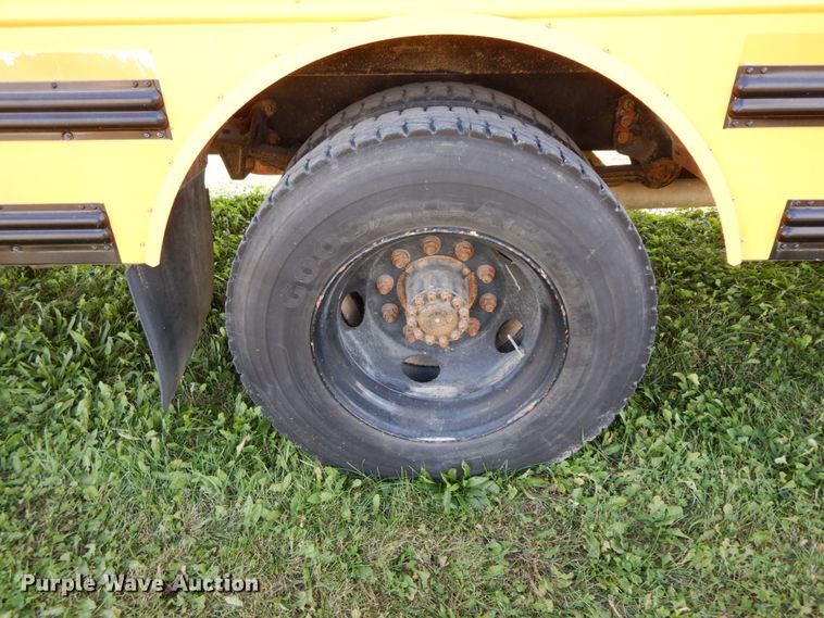 image for item FG9676 2005 Freightliner FS65  school bus