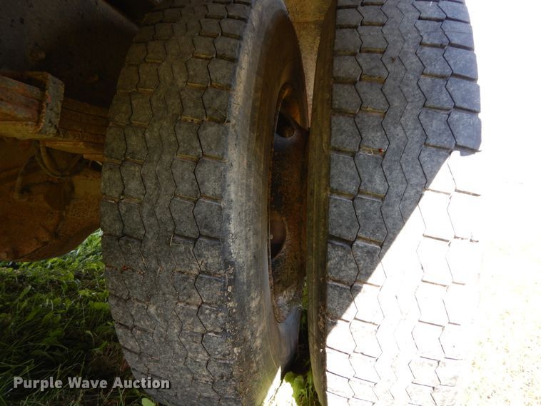 image for item FG9676 2005 Freightliner FS65  school bus