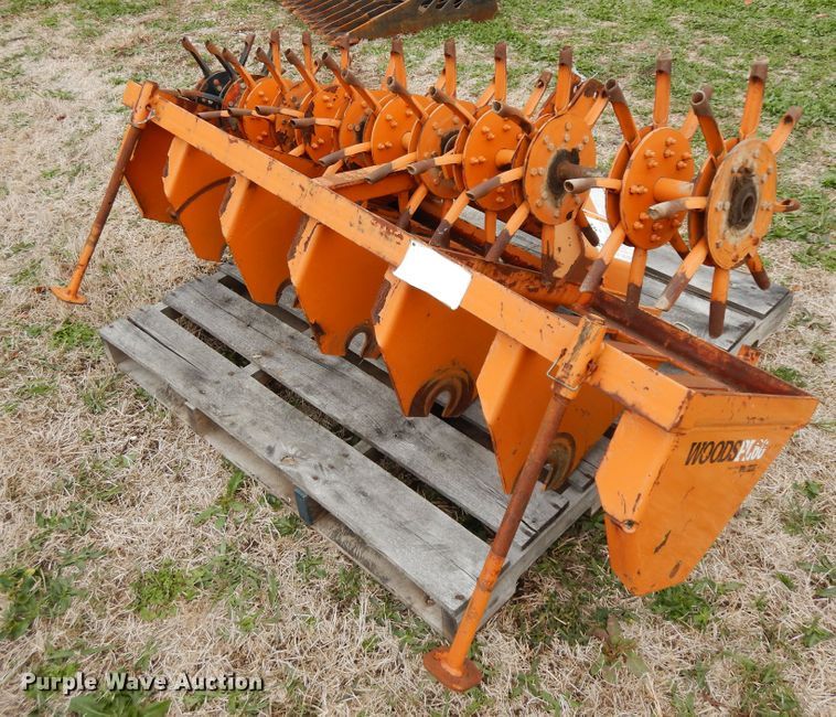 Woods PL60 aerator in Galesburg, IL Item FR9761 sold Purple Wave