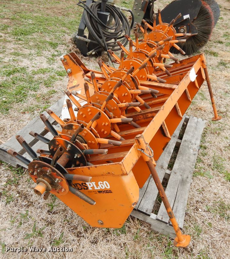 Woods PL60 aerator in Galesburg, IL Item FR9761 sold Purple Wave