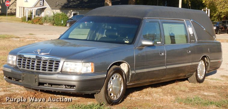 image for item FW9813 1998 Cadillac Masterpiece Hearse