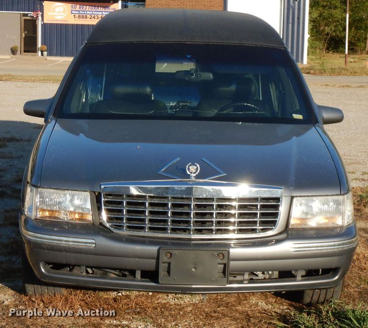 image for item FW9813 1998 Cadillac Masterpiece Hearse