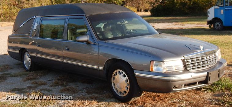 image for item FW9813 1998 Cadillac Masterpiece Hearse