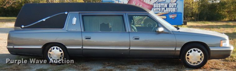 image for item FW9813 1998 Cadillac Masterpiece Hearse