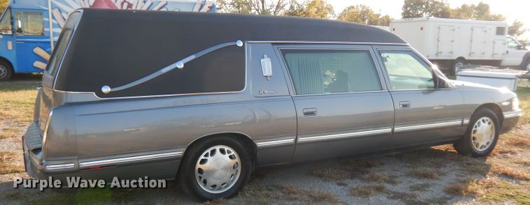 image for item FW9813 1998 Cadillac Masterpiece Hearse