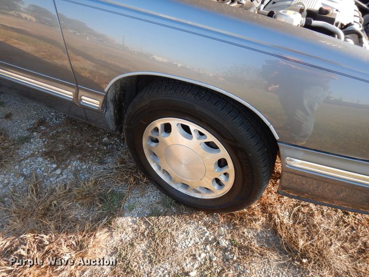 image for item FW9813 1998 Cadillac Masterpiece Hearse