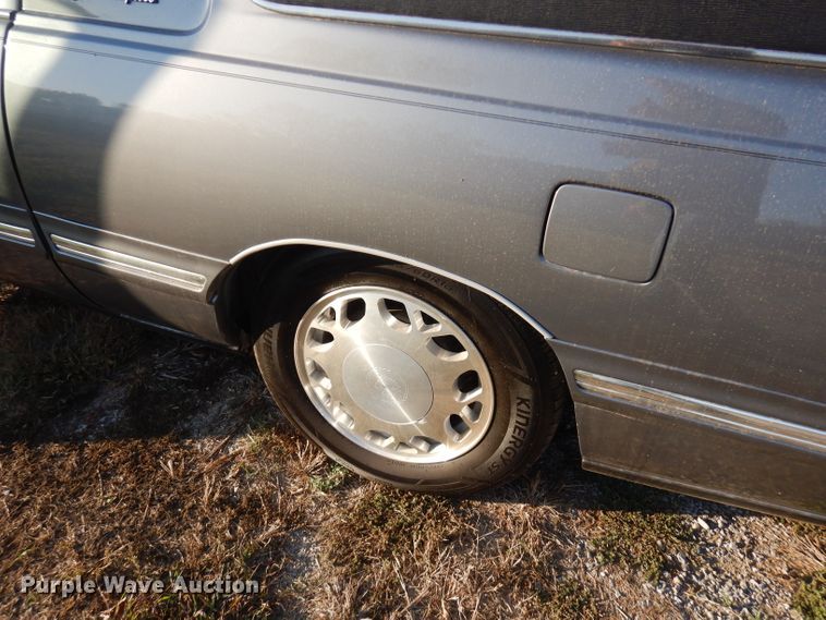 image for item FW9813 1998 Cadillac Masterpiece Hearse