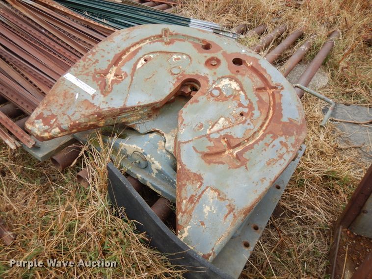 image for item FW9826 Fifth wheel hitch