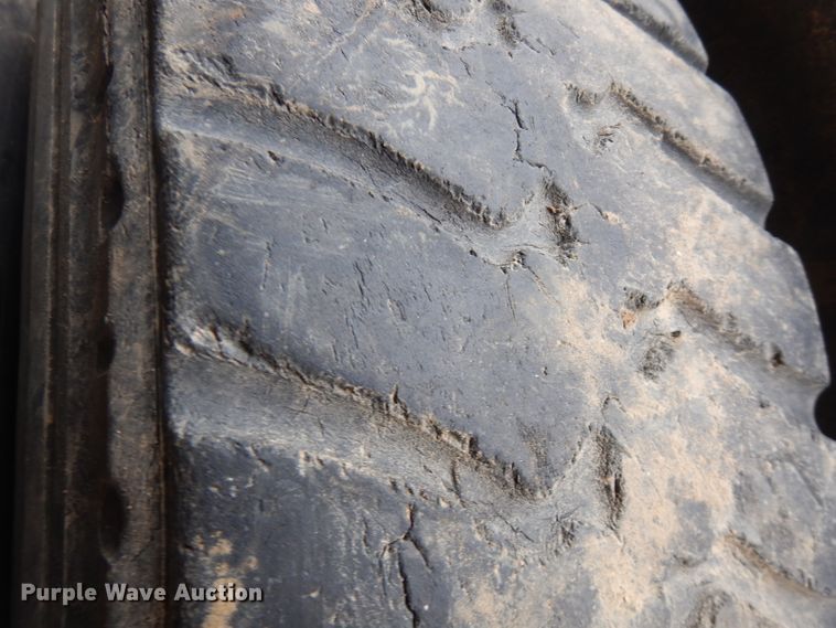 image for item FW9829 (6) 10.00R20 tires and wheels