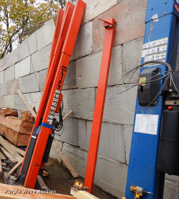 image for item GR9977 2000 Alm Corporation 9002A automotive lift