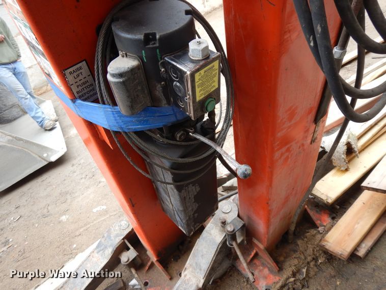 image for item GR9977 2000 Alm Corporation 9002A automotive lift