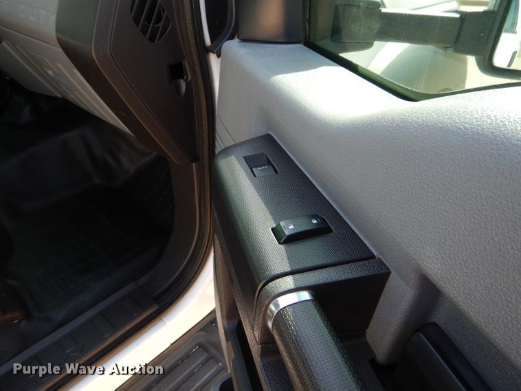 image for item HC9134 2013 Ford F450 Super Duty  utility truck with crane