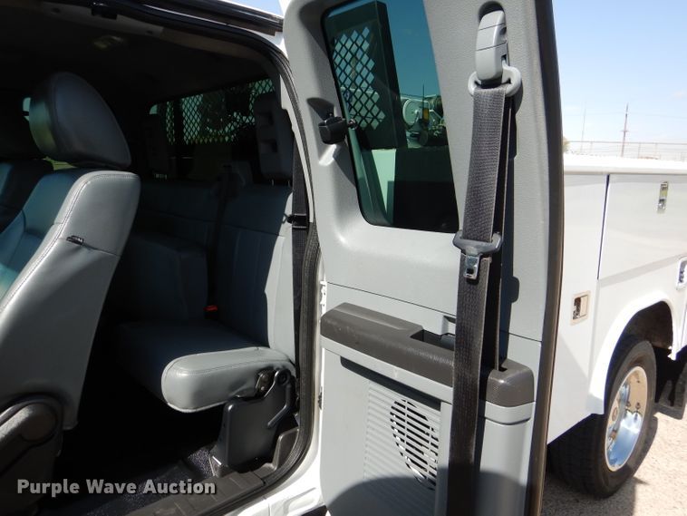 image for item HC9134 2013 Ford F450 Super Duty  utility truck with crane